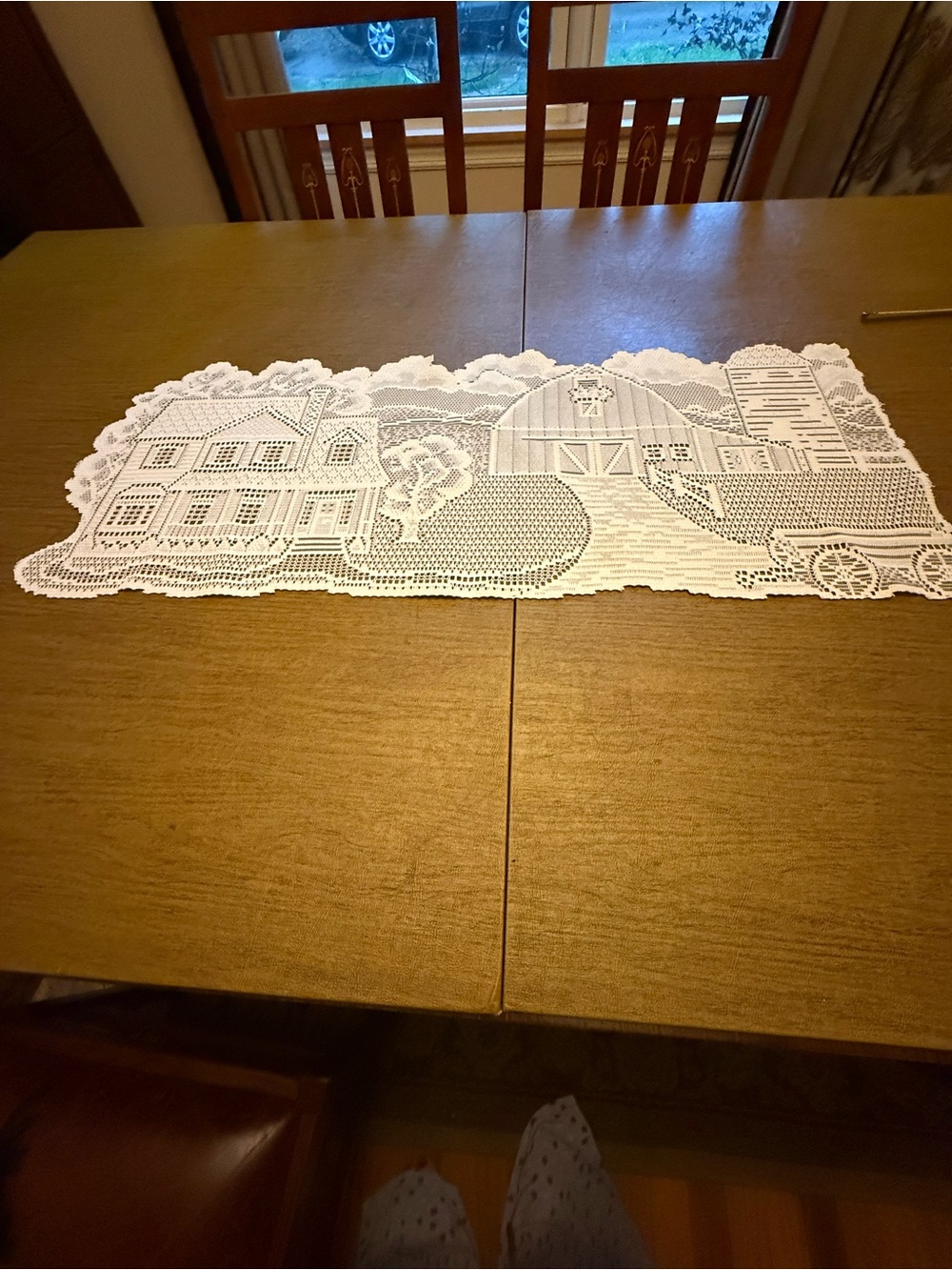 Vintage Heritage Lace Country Village Farmhouse Table Runner 15" x 35"